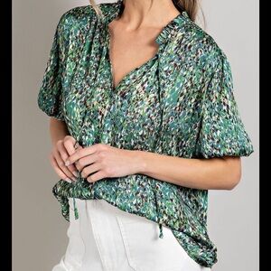 EE:Some Green Watercolor Blouse Short Bell Sleeve Ruffle Neck Women’s Small